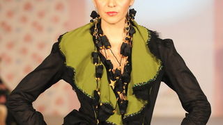 Skopje, Makedonija, 301010.
Sinoc je poceo ‘fashion weekend’ u Skopju. Na otvaranju
‘fashion weekend’-a revijom se predstavila poznata makedonska dizajnerica Elena Luka.
Na slici: lijepe manekenke su nosile modele u baroknom stilu.
Foto: Maja Zlatevska / Skopje, Makedonija, 301010.
Sinoc je poceo ‘fashion weekend’ u Skopju. Na otvaranju
‘fashion weekend’-a revijom se predstavila poznata makedonska dizajnerica Elena Luka.
Na slici: lijepe manekenke su nosile modele u baroknom stilu.
Foto: Maja Zlatevska /