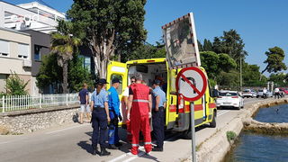 Divljao golfom po Brodarici pa završio u moru kod HAZU-a Divljao golfom po Brodarici pa završio u moru kod HAZU-a