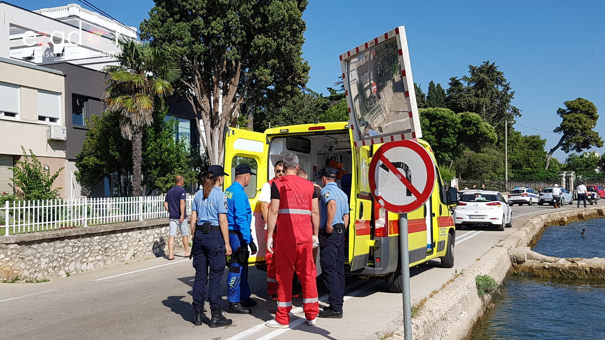 Divljao golfom po Brodarici pa završio u moru kod HAZU-a Divljao golfom po Brodarici pa završio u moru kod HAZU-a