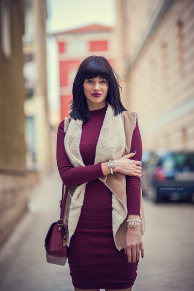 Visnja Knezevic izraduje predivne narukvice Visnja Knezevic izraduje predivne narukvice