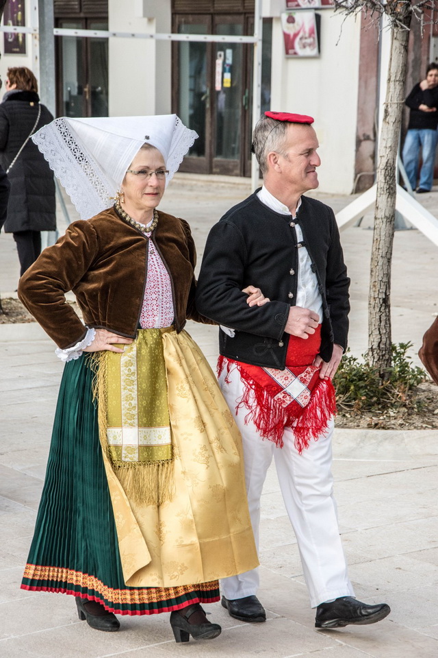 Paški zimski karneval 2017.- Maškarane skupine u karnevalskoj povorci Paški zimski karneval 2017.- Maškarane skupine u karnevalskoj povorci