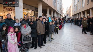 Zadarski karneval 2018: Povorka maškaranih skupina od Gradskih vrata preko Foruma do Narodnog trga Zadarski karneval 2018: Povorka maškaranih skupina od Gradskih vrata preko Foruma do Narodnog trga