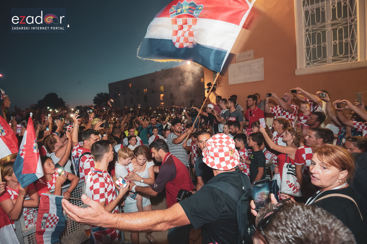 Zadar priredio čudesan doček svojim Vatrenim herojima (1)