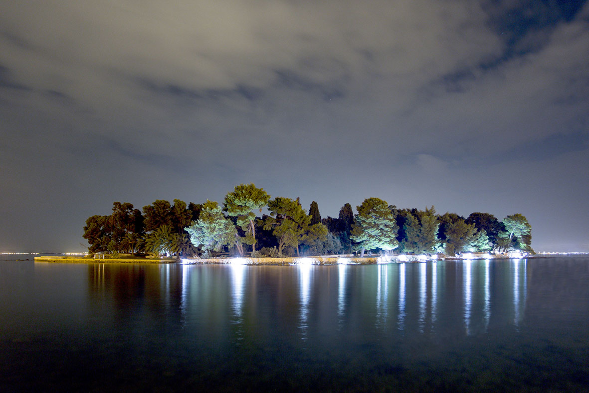 Otvorenje izložbe “Otočni fotografi” u prostorijama udruge za razvitak hrvatskih otoka Otvorenje izložbe “Otočni fotografi” u prostorijama udruge za razvitak hrvatskih otoka