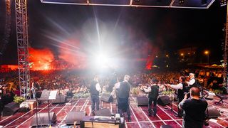 Mišo Kovač i prijatelji na Starom placu u Splitu Mišo Kovač i prijatelji na Starom placu u Splitu