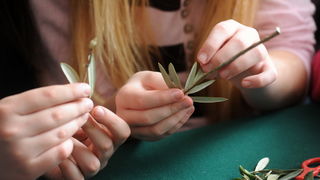 Zadar, 190313.
U prostoru gradske straze organizirana je radionica izrade maslinovih grancica za osnovnoskolce.
Na fotografiji: detalj s radionice.
Foto: Luka Gerlanc / CROPIX Zadar, 190313.
U prostoru gradske straze organizirana je radionica izrade maslinovih grancica za osnovnoskolce.
Na fotografiji: detalj s radionice.
Foto: Luka Gerlanc / CROPIX