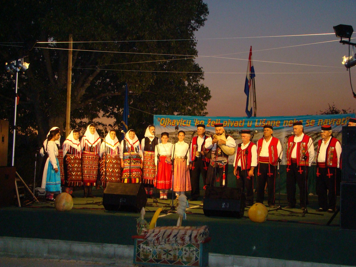 Ojkavicu tko želi pivati, u Lišane neka se navrati, foto: Mane Ledenko