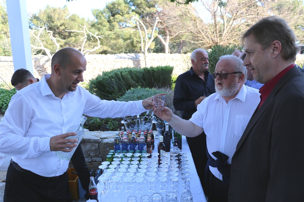 Delegacija Južnomoravske regije u posjeti otoku Viru Delegacija Južnomoravske regije u posjeti otoku Viru