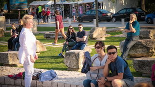 Glazbeno scenski nastup “Iskra ljubavi za mir” i grupna meditacija na Forumu