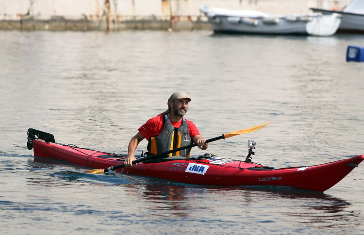 Dubrovnik, 030611.
Nakon 2500 km i dva mjeseca putovanja Welcome tim predvodjen Danielom Lackom stigao je u stari gradski Porat gdje ga je docekala limena glazba i mazoretkinje, a potom je ispred crkve Svetog Vlaha uprilicen program doceka, te u Luzi otvo Dubrovnik, 030611.
Nakon 2500 km i dva mjeseca putovanja Welcome tim predvodjen Danielom Lackom stigao je u stari gradski Porat gdje ga je docekala limena glazba i mazoretkinje, a potom je ispred crkve Svetog Vlaha uprilicen program doceka, te u Luzi otvo