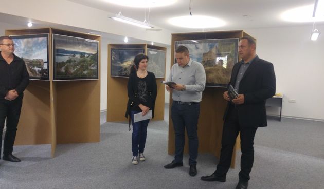 U Zavičajnom muzeju Benkovac otvorena izložba “Usamljeni divovi kamena svjedočanstva”