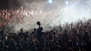 Zrce, 090711.
Na prvom hrvatskom Big Beach partyju na plazi Zrce nastupio je Fatboy Slim pred oko 10 tisuca posjetitelja. Fatboy Slim, DJ za siroke narodne mase. Svo vrijeme dvosatnog nastupa drzao je publiku u visokom ritmu tako da je ona svo vrijeme ple Zrce, 090711.
Na prvom hrvatskom Big Beach partyju na plazi Zrce nastupio je Fatboy Slim pred oko 10 tisuca posjetitelja. Fatboy Slim, DJ za siroke narodne mase. Svo vrijeme dvosatnog nastupa drzao je publiku u visokom ritmu tako da je ona svo vrijeme ple