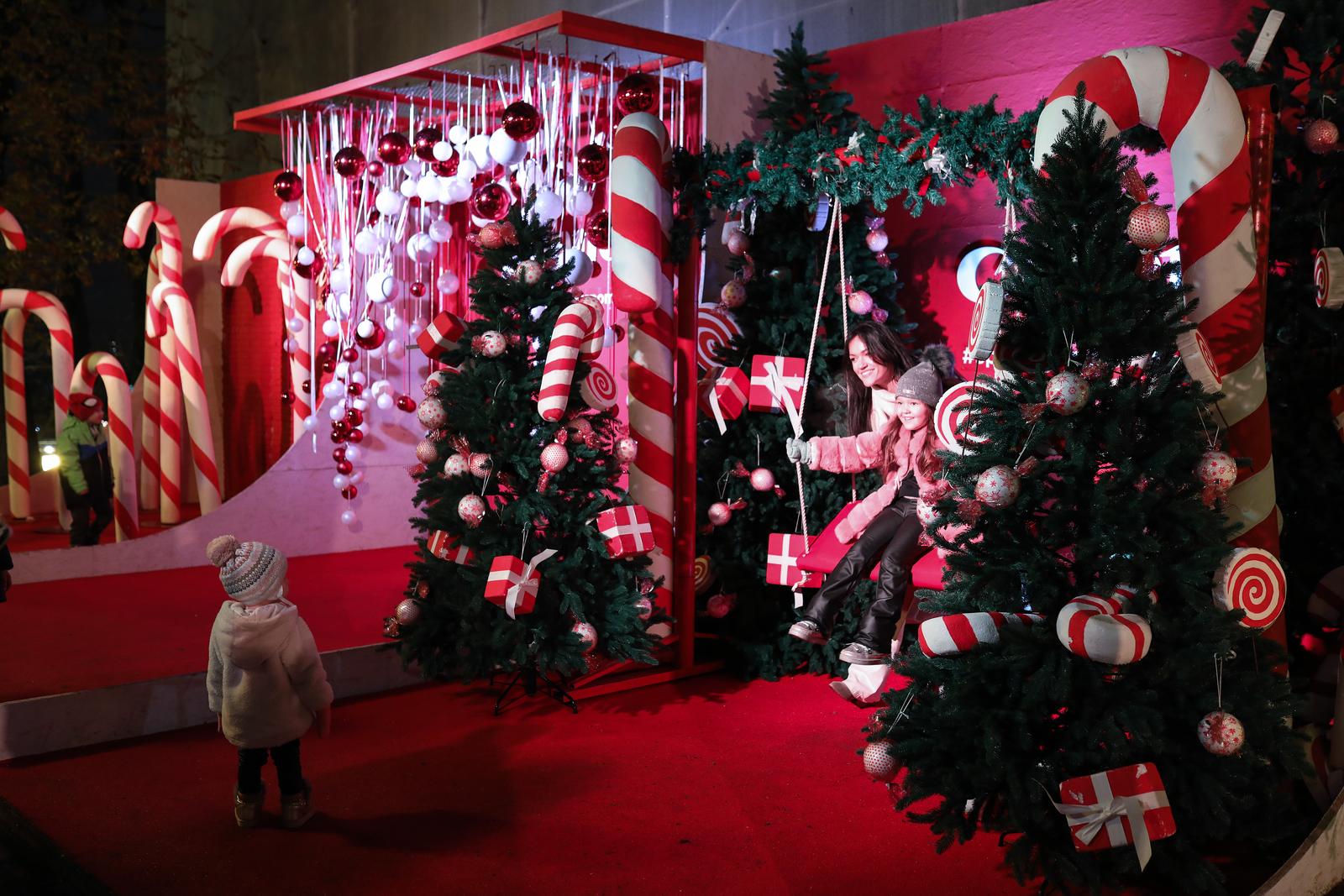 Zagrebački Advent ove godine pun je svjetla i šarenila