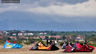 Kiteri guštali u refulima ninske bure Kiteri guštali u refulima ninske bure