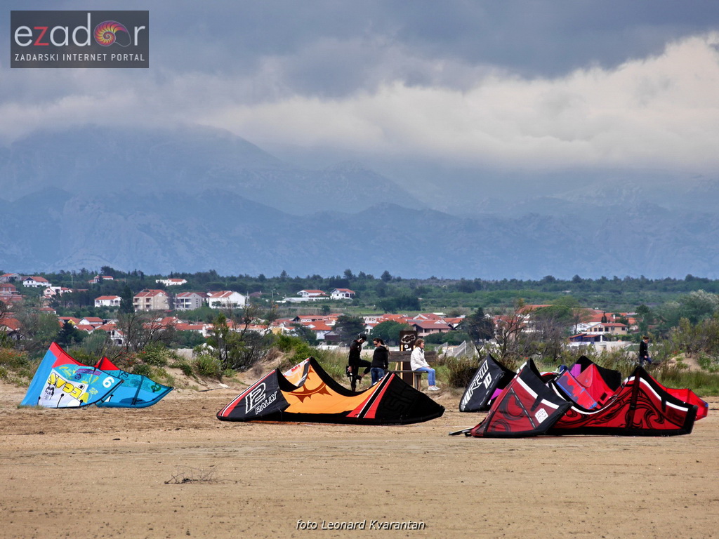 Kiteri guštali u refulima ninske bure Kiteri guštali u refulima ninske bure
