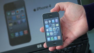 Zagreb, 230910. T-mobile, Savska cesta. Na na konferenciji za novinare predstavljen je IT novinarima iPhone 4, nasljednik populanog iPhone-a 3 GS. Hrvatski telekom od petka ujutro i sluzbeno pocinje prodavati iPhone 4 u Hrvatskoj. Pametni telefon koji je