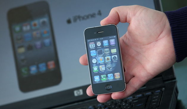 Zagreb, 230910. T-mobile, Savska cesta. Na na konferenciji za novinare predstavljen je IT novinarima iPhone 4, nasljednik populanog iPhone-a 3 GS. Hrvatski telekom od petka ujutro i sluzbeno pocinje prodavati iPhone 4 u Hrvatskoj. Pametni telefon koji je