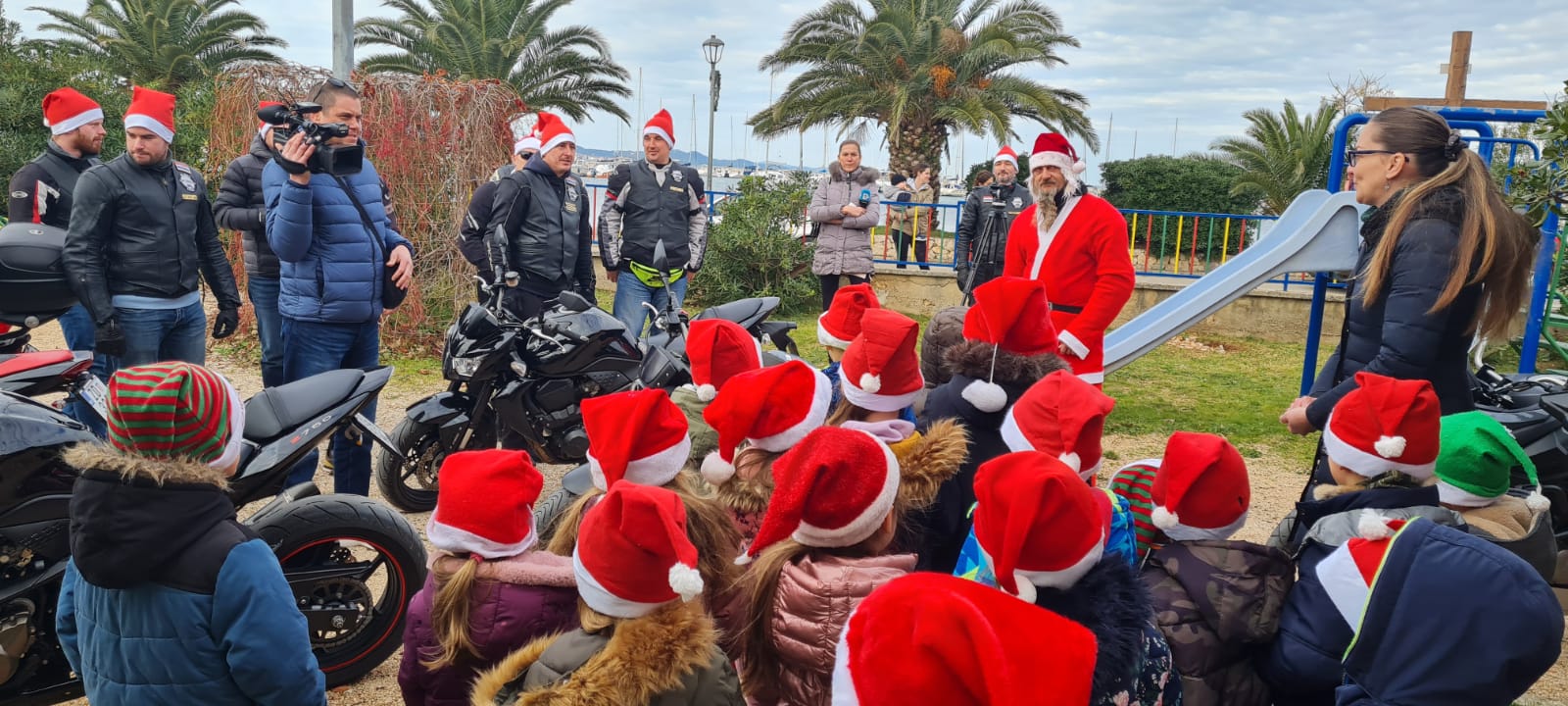 Bibinje: Moto mrazovi razveselili mališane Bibinje: Moto mrazovi razveselili mališane