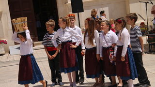 OŠ Zadarski otoci, učenici na Narodnom trgu