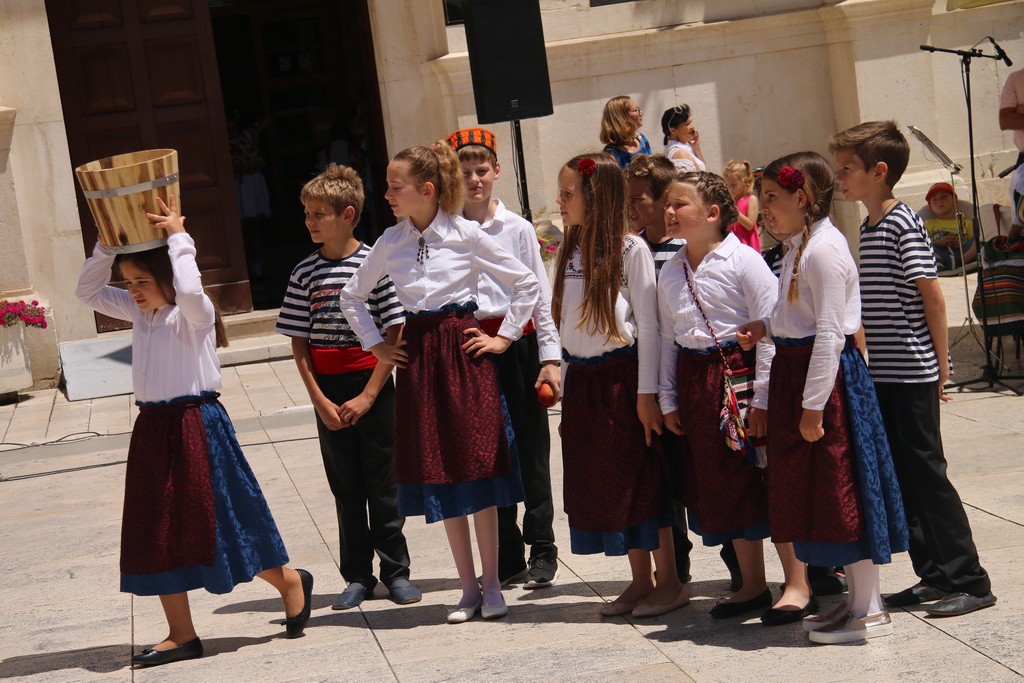 OŠ Zadarski otoci, učenici na Narodnom trgu
