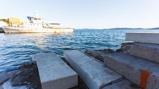 Dio zadarske rive urušio se nakon tijekom jučerašnjeg nevremena