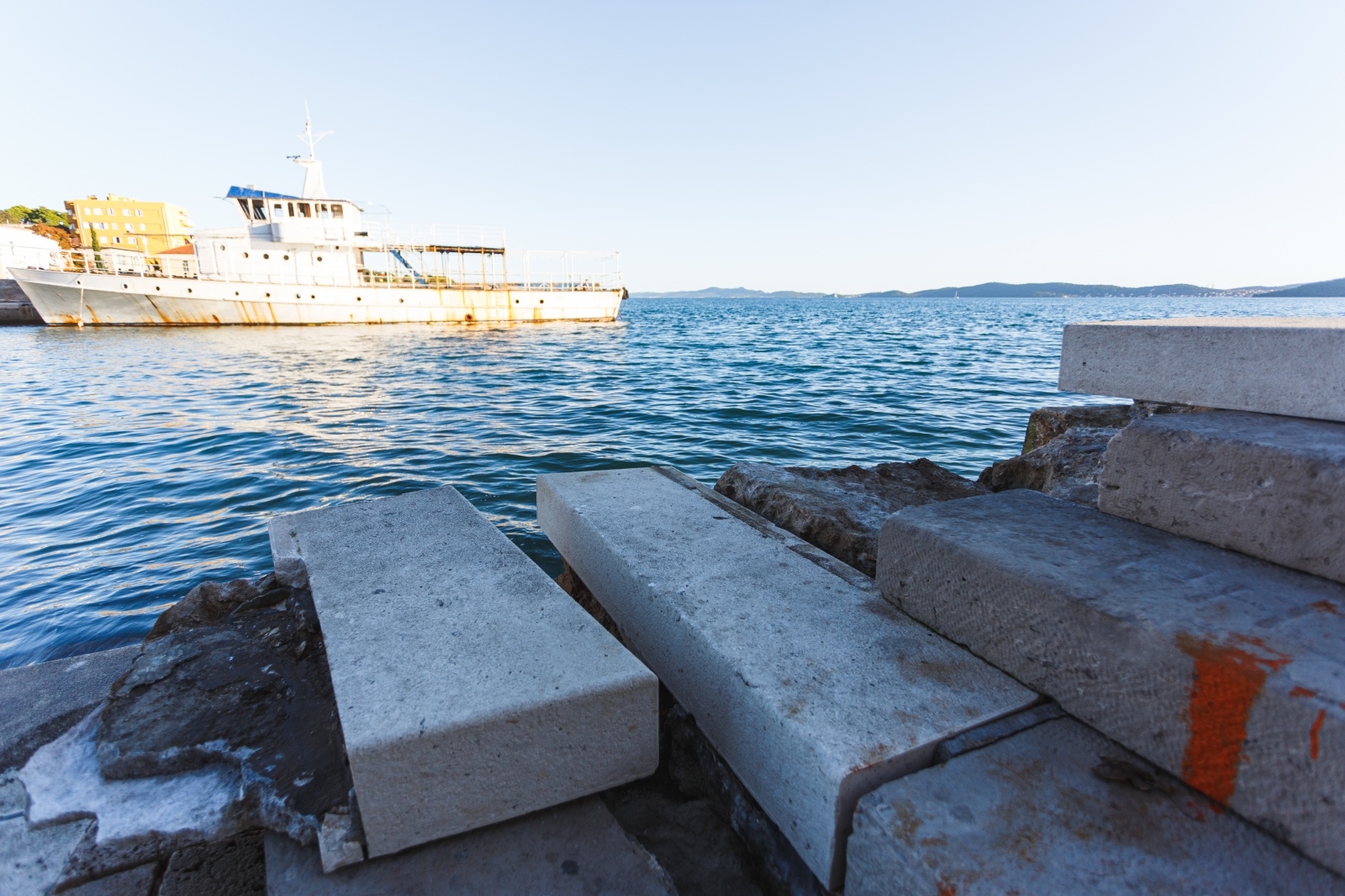 Dio zadarske rive urušio se nakon tijekom jučerašnjeg nevremena