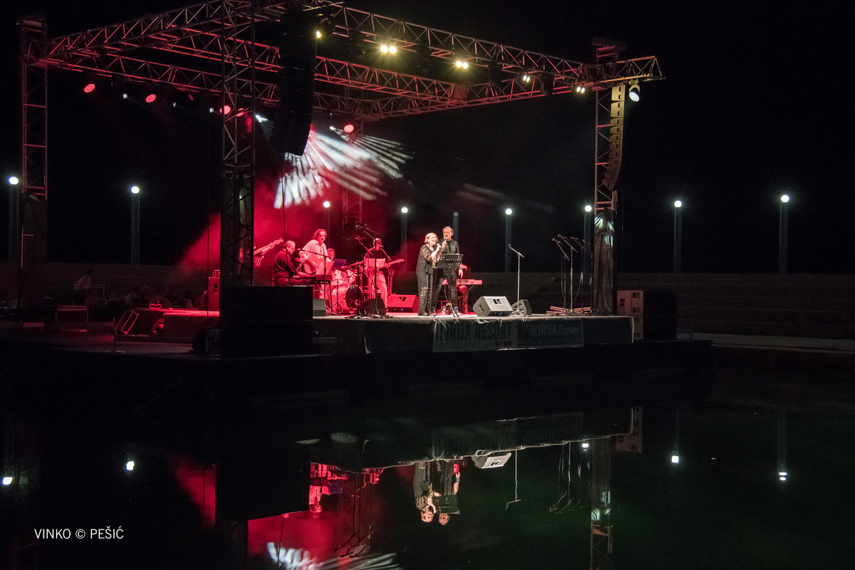 Zorica Kondža i klapa Cambi @ bazen Ilirije u Biogradu