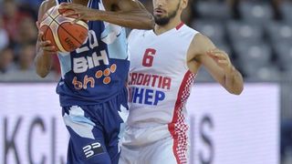 Arena Zagreb, Zagreb – Pripremni turnir za EuroBasket 2015., Hrvatska – BiH. Photo: Igor Kralj i Marko Lukunic/PIXSELL Arena Zagreb, Zagreb – Pripremni turnir za EuroBasket 2015., Hrvatska – BiH. Photo: Igor Kralj i Marko Lukunic/PIXSELL