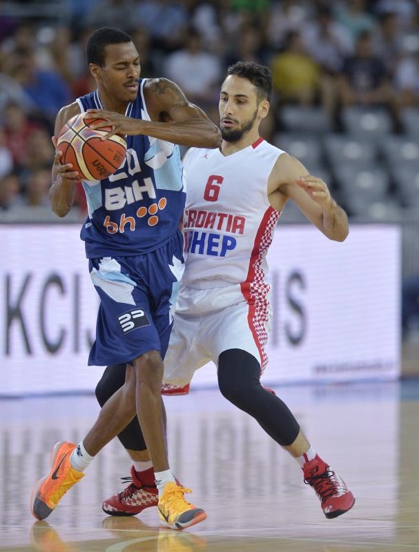 Arena Zagreb, Zagreb – Pripremni turnir za EuroBasket 2015., Hrvatska – BiH. Photo: Igor Kralj i Marko Lukunic/PIXSELL Arena Zagreb, Zagreb – Pripremni turnir za EuroBasket 2015., Hrvatska – BiH. Photo: Igor Kralj i Marko Lukunic/PIXSELL