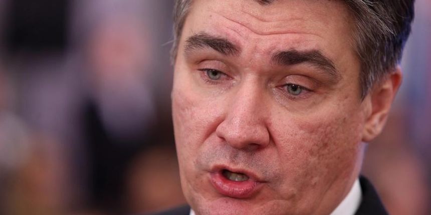 – Izborni stozer aktualnog predsjednika i predsjednickog kandidata Ive Josipovica u Novinarskom domu gdje se ocekuju rezultati drugog kruga predsjednickih izbora. Premijer Zoran Milanovic daje izjavu u stozeru Ive Josipovica. Photo: Davor Visnjic/PIXSELL