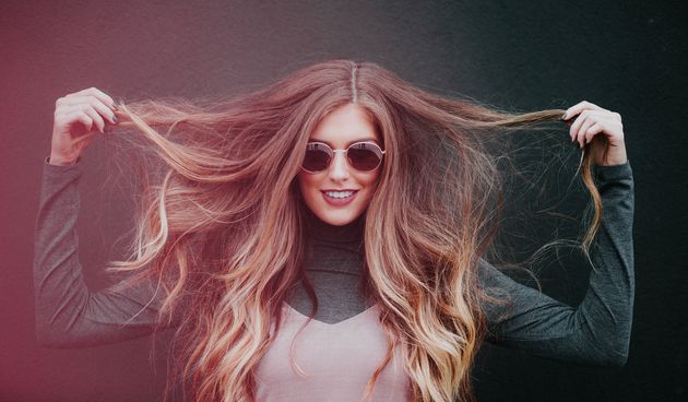 Žena, osmijeh, kosa