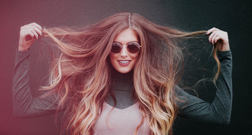 Žena, osmijeh, kosa