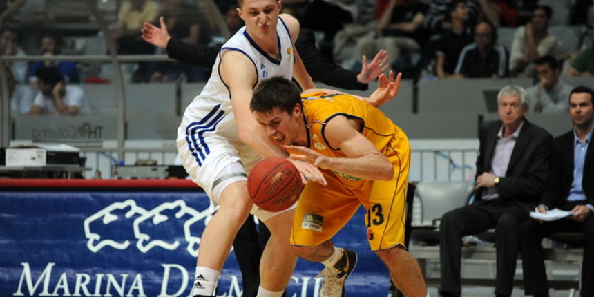 Zadar, 040513.Dvorana Kresimira Cosica. Kosarkaska utakmica 11. kola kosarkaske A1 lige za prvaka.Susret KK Zadar i KK Split.Na fotografiji: Nurkic i Sobin.Foto: Luka Gerlanc / CROPIX Zadar, 040513.Dvorana Kresimira Cosica. Kosarkaska utakmica 11. kola kosarkaske A1 lige za prvaka.Susret KK Zadar i KK Split.Na fotografiji: Nurkic i Sobin.Foto: Luka Gerlanc / CROPIX