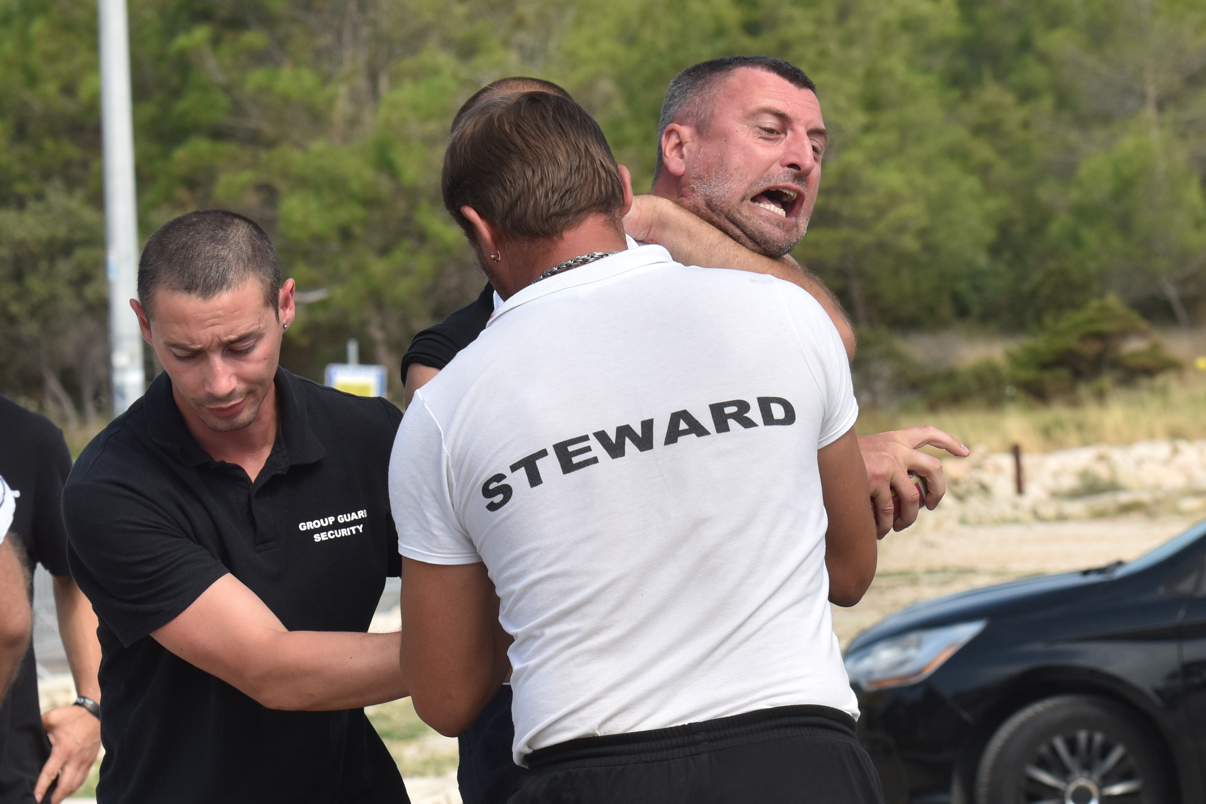 Okršaj kod Zrća: redari opet otjerali udrugu bivših ovisnika