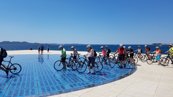 Đir uz more 19. srpnja 2016. – Uvala Draženica, kupalište Jadran, Moprske orgulje i Pozdrav suncu, zadarska riva… Foto: Mladen Malik Đir uz more 19. srpnja 2016. – Uvala Draženica, kupalište Jadran, Moprske orgulje i Pozdrav suncu, zadarska riva… Foto: Mladen Malik