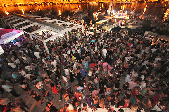 Severina na Ponton Festivalu, 30. srpnja (foto:Saša Čuka) Severina na Ponton Festivalu, 30. srpnja (foto:Saša Čuka)