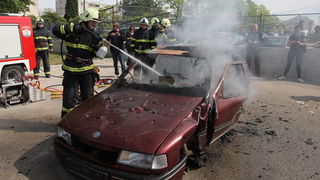 Zadar, 040511.
Povodom Dana vatrogasaca zadarski su vatrogasci izveli vjezbu gasenja pozara.
Na slici: detalj s vjezbe.
Foto: Vladimir Ivanov / Cropix