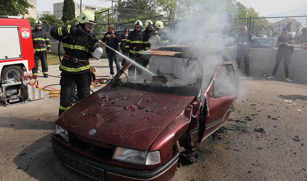 Zadar, 040511.
Povodom Dana vatrogasaca zadarski su vatrogasci izveli vjezbu gasenja pozara.
Na slici: detalj s vjezbe.
Foto: Vladimir Ivanov / Cropix