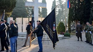 Na Gradskom groblju položeni vijenci povodom obilježavanja 33. obljetnice 72. bojne Vojne policije Na Gradskom groblju položeni vijenci povodom obilježavanja 33. obljetnice 72. bojne Vojne policije