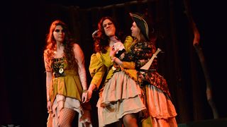 Kazališna udruga “Igrajmo se” u HNK Zadar premijerno je izvela predstavu Petar Pan