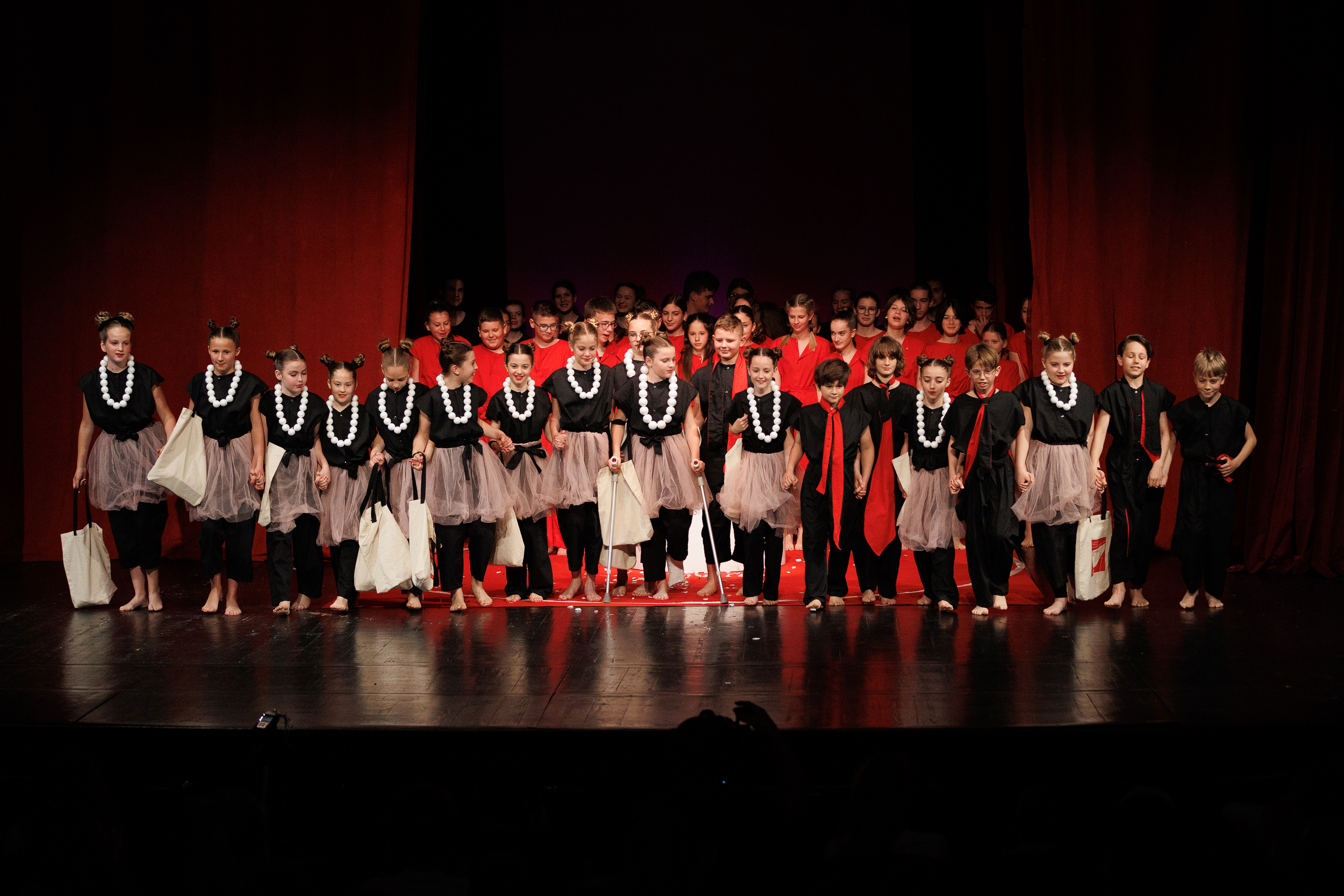 Igrajmo se: Zabranjeno mlađima od 15 strana A