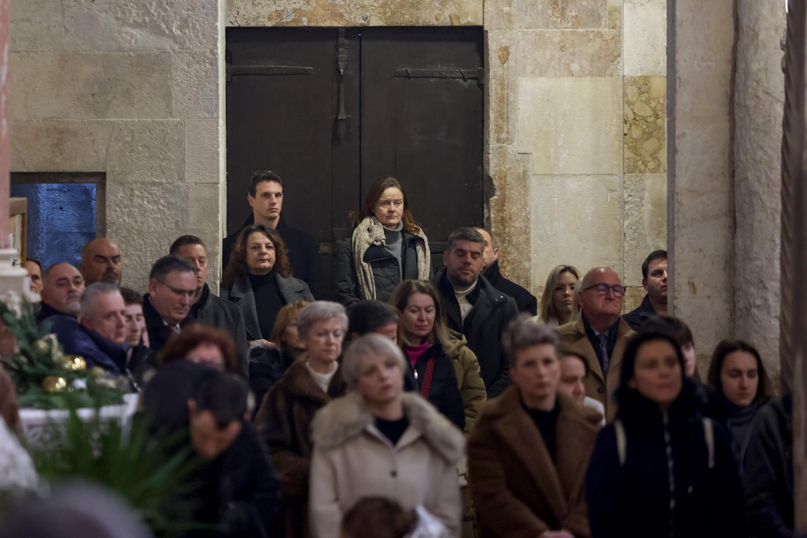 Nadbiskup Milan Zgrablić predvodio je misu na Božić u katedrali svete Stošije