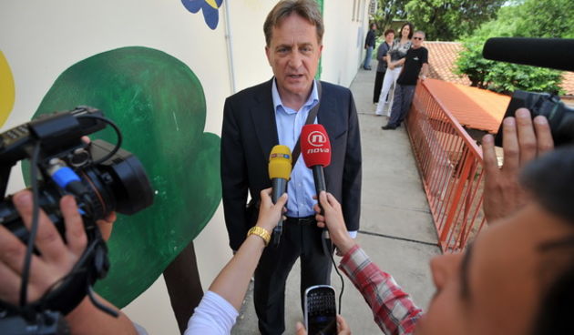 Zadar, 190513.
Lokalni izbori 2013. 
Otprilike 3,7 milijuna biraca danas bira opcinske nacelnike, gradonacelnike i zupane, te lokalna i regionalna predstavnicka tijela za iduce cetiri godine.
Na fotografiji: kandidat za gradonacelnika Bozidar Kalmeta na b