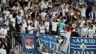 Zagreb, 180513.
Dvorana Kresimira Cosica. Kosarkaska utakmica polufinala doigravanja za prvaka Hrvatske (1 utakmica) izmedju KK Zadar i KK Cedevita.
Na fotografiji: navijaci Zadra Tornado.
Foto: Jure Miskovic / CROPIX Zagreb, 180513.
Dvorana Kresimira Cosica. Kosarkaska utakmica polufinala doigravanja za prvaka Hrvatske (1 utakmica) izmedju KK Zadar i KK Cedevita.
Na fotografiji: navijaci Zadra Tornado.
Foto: Jure Miskovic / CROPIX