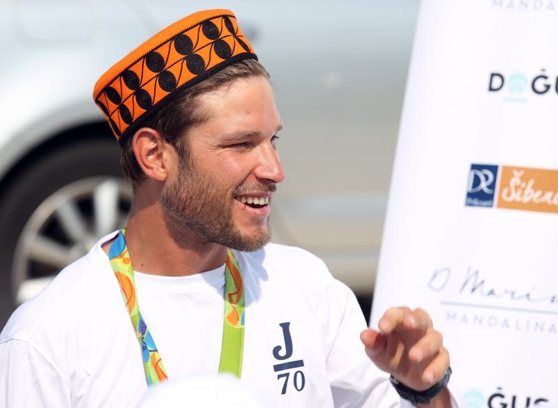 Zlatni olimpijci Fantela i Marenić družili se sa šibenskom djecom povodom dana jedrenja. Photo: Duško Jaramaz/PIXSELL Zlatni olimpijci Fantela i Marenić družili se sa šibenskom djecom povodom dana jedrenja. Photo: Duško Jaramaz/PIXSELL