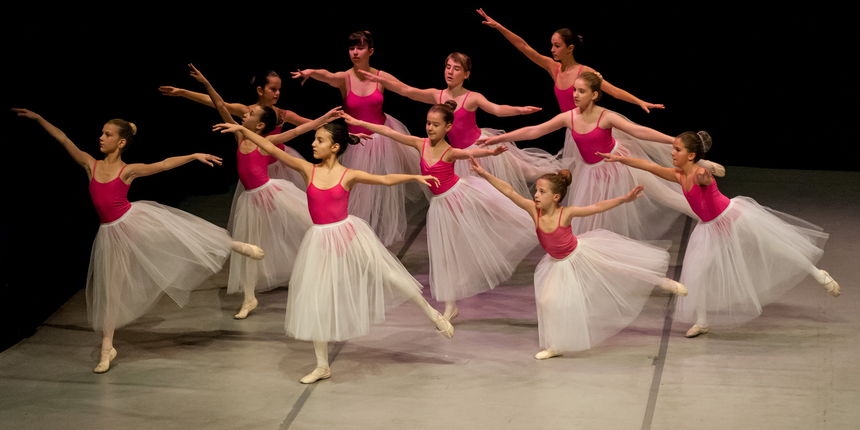 Plesni odjel Blagoja Berse u HNK Zadar Božićna čestitka Plesni odjel Blagoja Berse u HNK Zadar Božićna čestitka