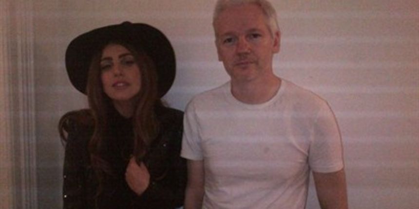 Lady Gaga posjetila Juliana Assangea, foto:littlemonsters.com