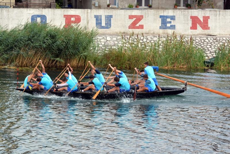 Opuzen: Utrke veslača za startne pozicije za 19. maraton lađa na Neretvi. Photo: Damir Špehar/PIXSELL