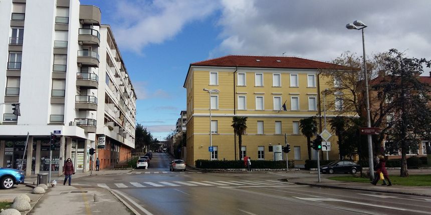 Ulica II Zasijedanja ZAVNOH-a, raskrižje, Jazine, Sveučilište u Zadru Ulica II Zasijedanja ZAVNOH-a, raskrižje, Jazine, Sveučilište u Zadru