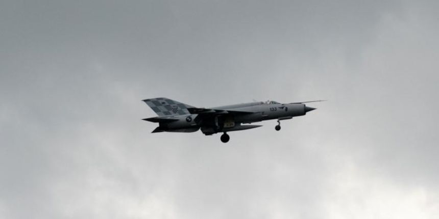 Nastavljen ocevid jucerasnjeg pada MIG-a 21 u Donjoj Lomnici. Iznad mjesta jucerasnje nesrece preletio novi servisirani MIG 21. Photo: Daniel Kasap/PIXSELL Nastavljen ocevid jucerasnjeg pada MIG-a 21 u Donjoj Lomnici. Iznad mjesta jucerasnje nesrece preletio novi servisirani MIG 21. Photo: Daniel Kasap/PIXSELL